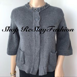 ⭐️Rellativity Grey 3 Button Short Sweater (L)